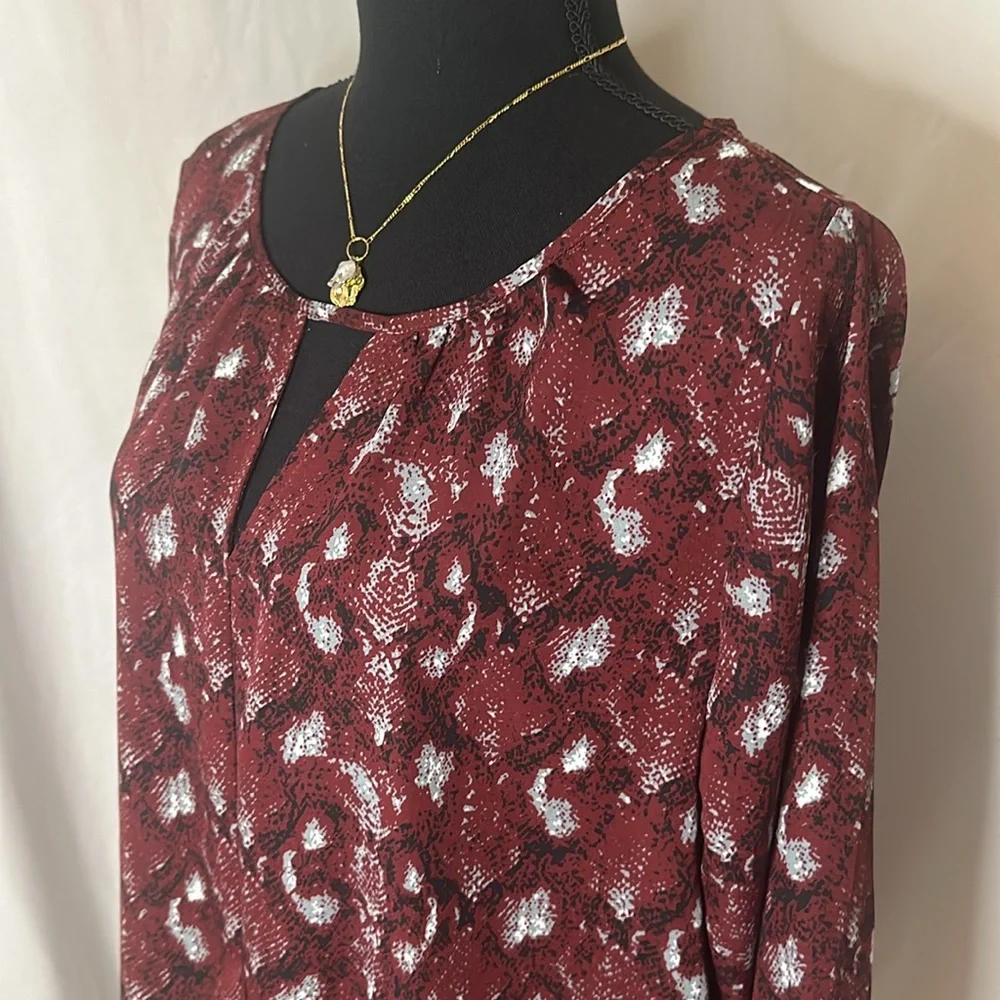 NWOT WEST KEI‎ printed blouse - wine/burgundy
